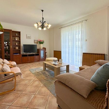 Apartment Ana Бртонигла Экстерьер фото