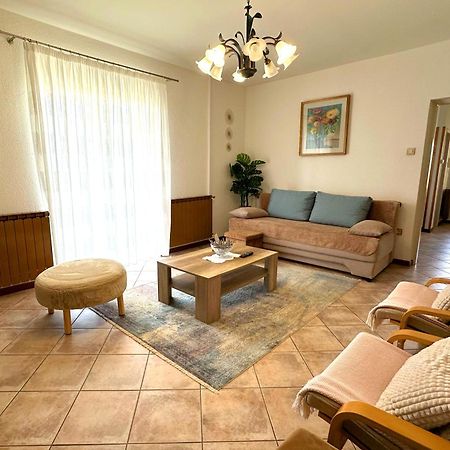 Apartment Ana Бртонигла Экстерьер фото