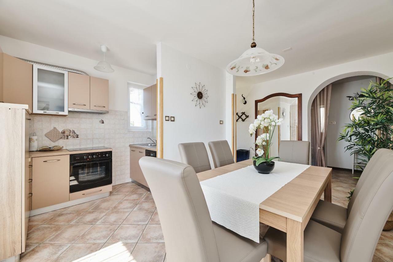 Apartment Ana Бртонигла Экстерьер фото