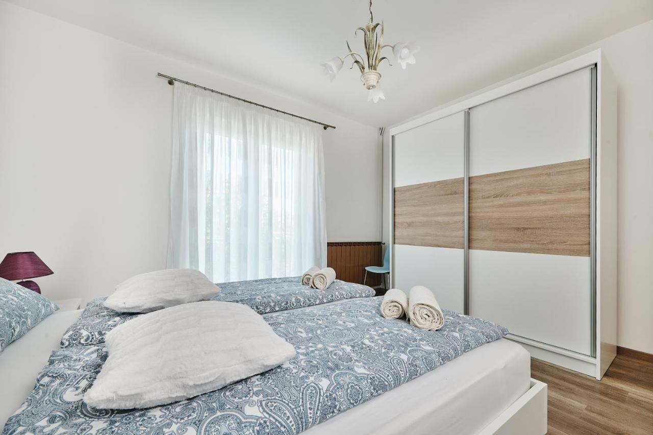Apartment Ana Бртонигла Экстерьер фото