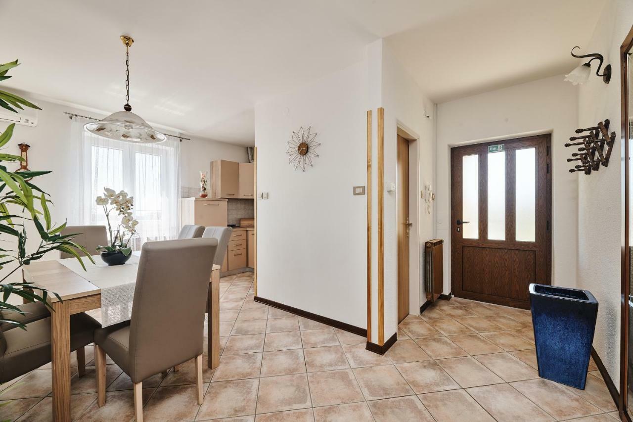 Apartment Ana Бртонигла Экстерьер фото