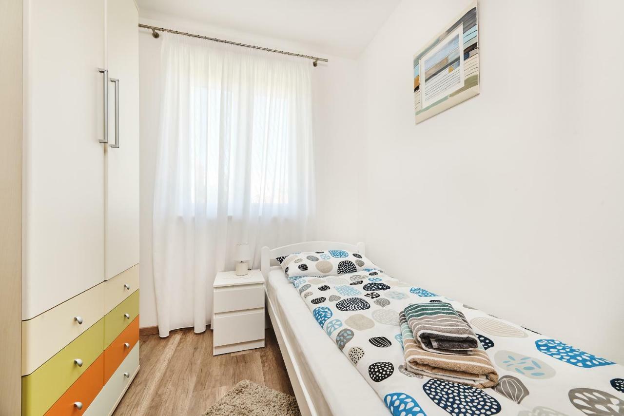Apartment Ana Бртонигла Экстерьер фото