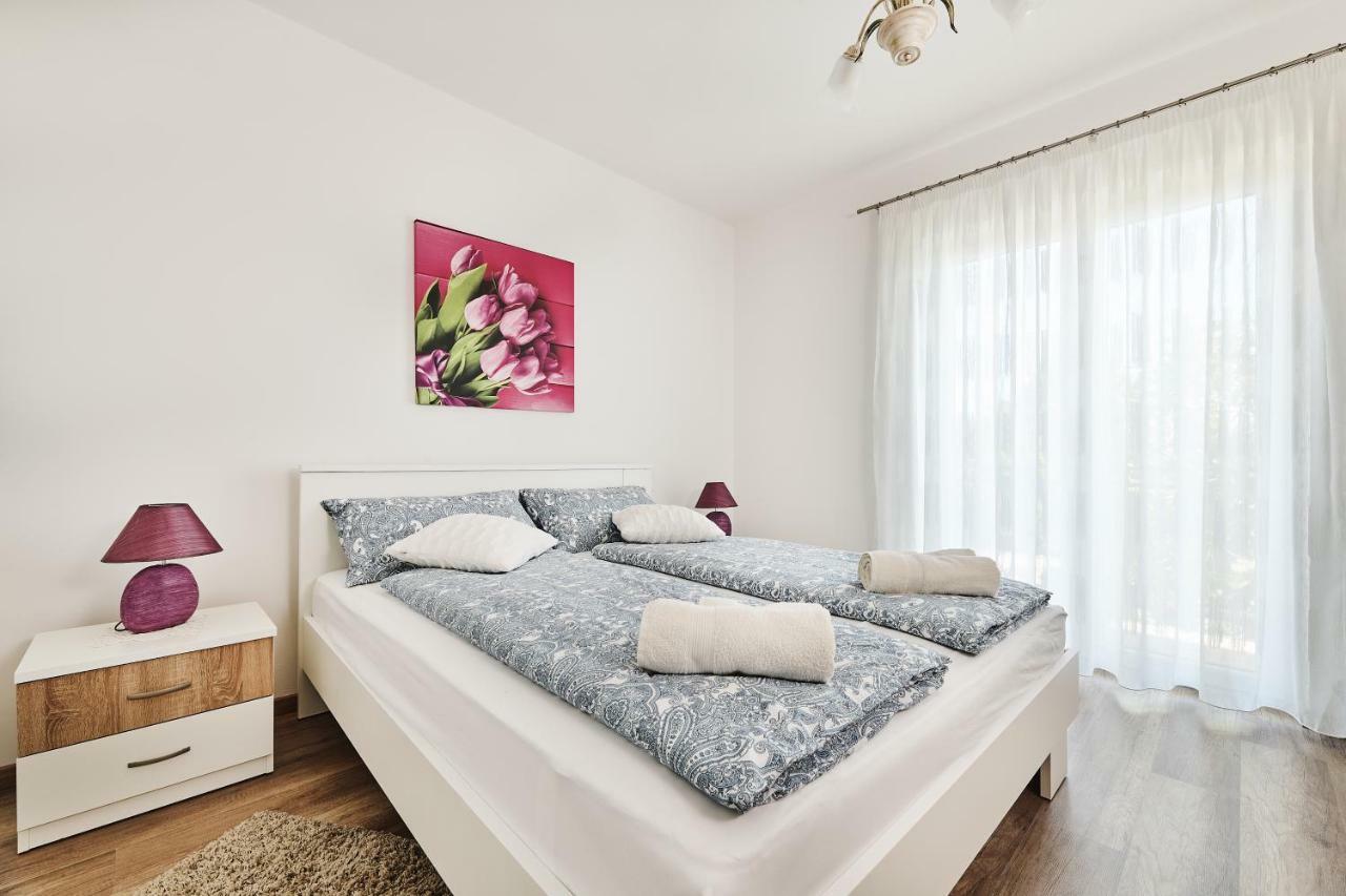 Apartment Ana Бртонигла Экстерьер фото